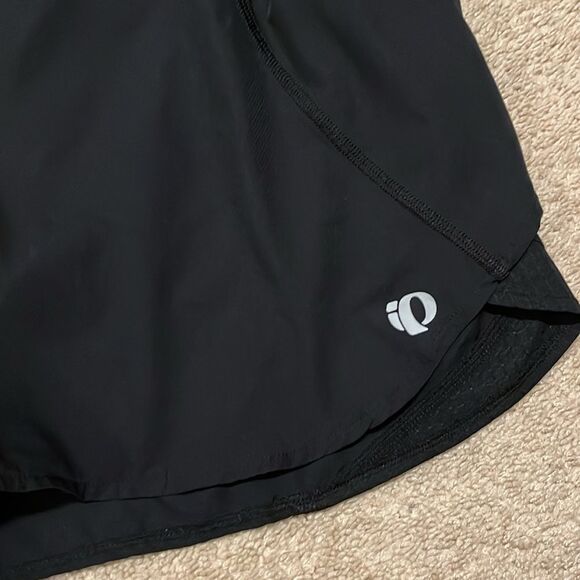 PEARL IZUMI ELITE  WOMEN’S SIZE MEDIUM ATHLETIC SHORTS - Picture 2 of 6